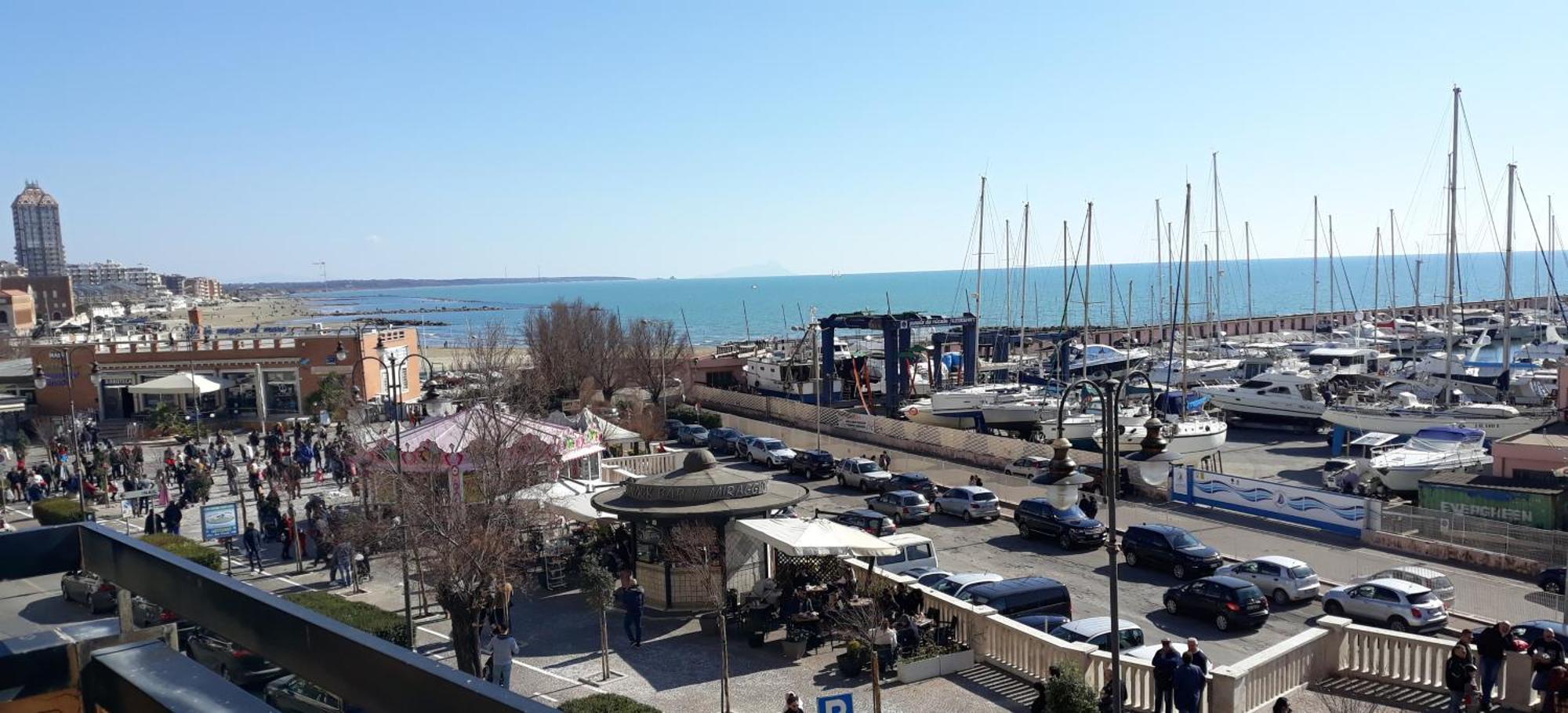 Spazioso Appartamento Sul Lungomare Di נטונו מראה חיצוני תמונה